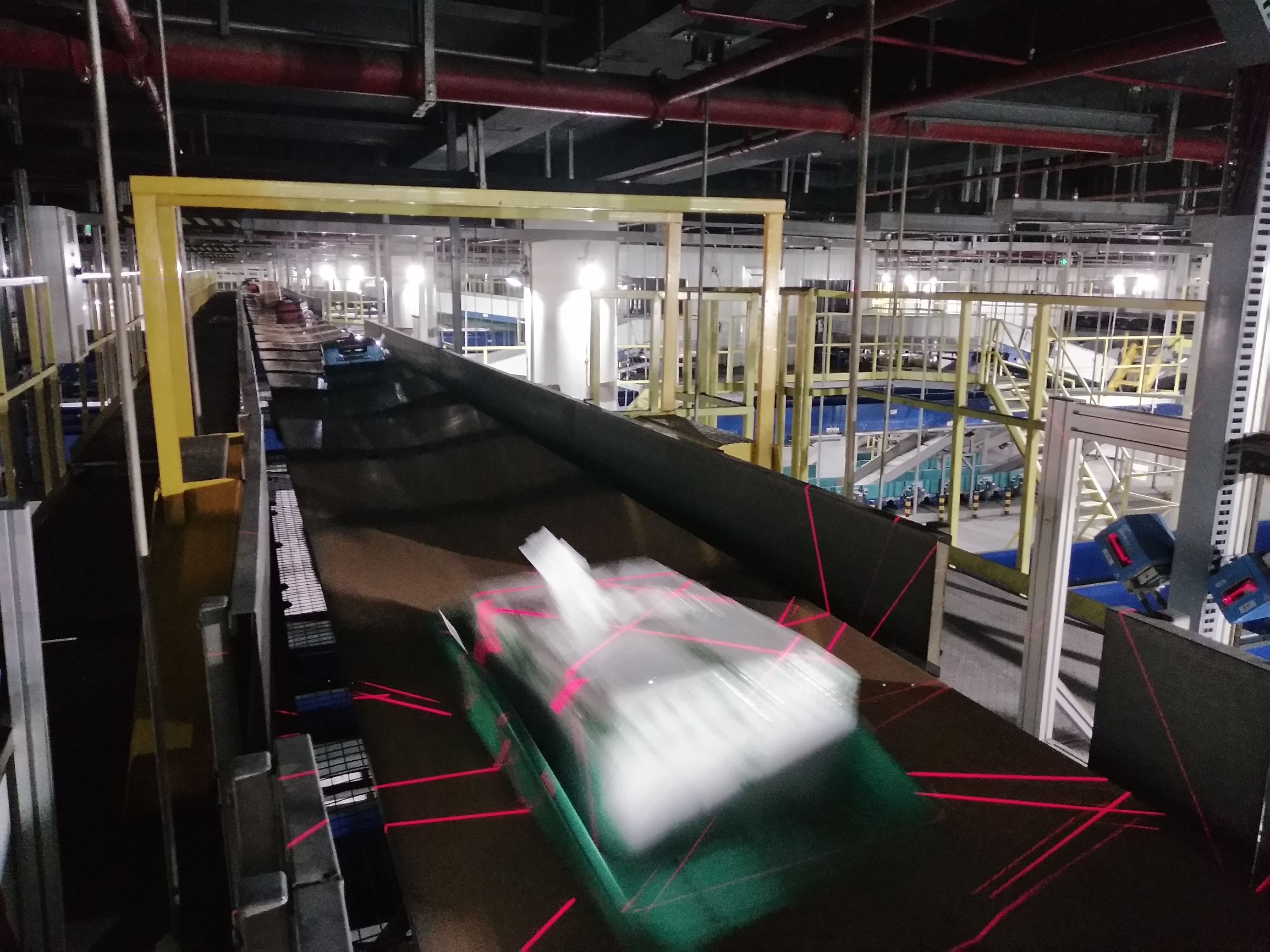 坐飞机行李怎么运过去的,坐飞机行李托运怎么算钱