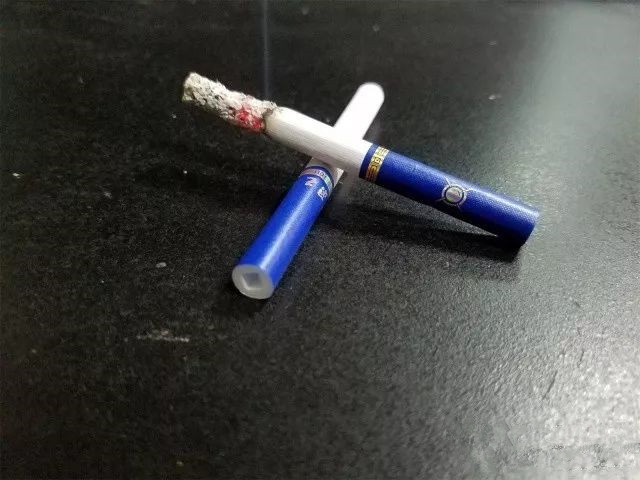 改版的芙蓉王,怎么把爆珠塞进去的?