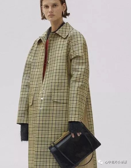 是时候买一个Celine包包了！