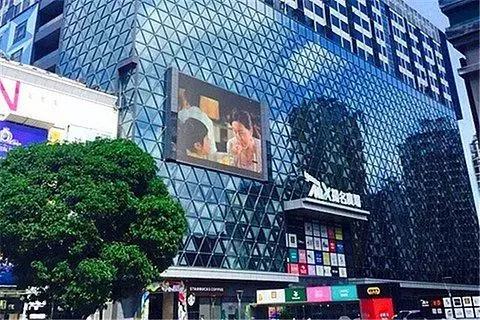 老司机在抢车位,车位免费停车攻略