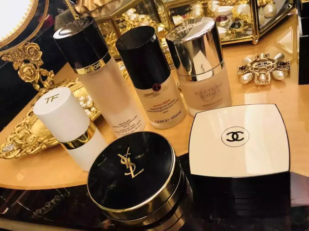 迪奥口红香奈儿香水阿玛尼粉底液,测评阿玛尼蓝标大师气垫粉底液