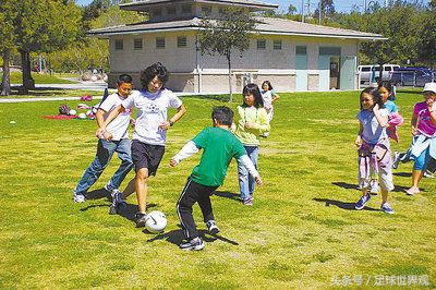 铿锵玫瑰成员“网恋”老外旅居美国为中国足球她已奉献半生
