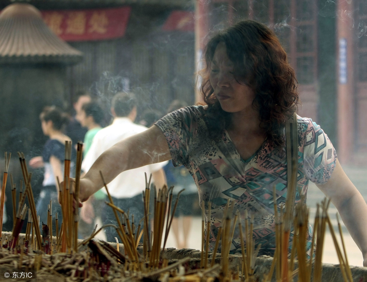 她烧的香，被人拔了，会影响她今年的运势吗？