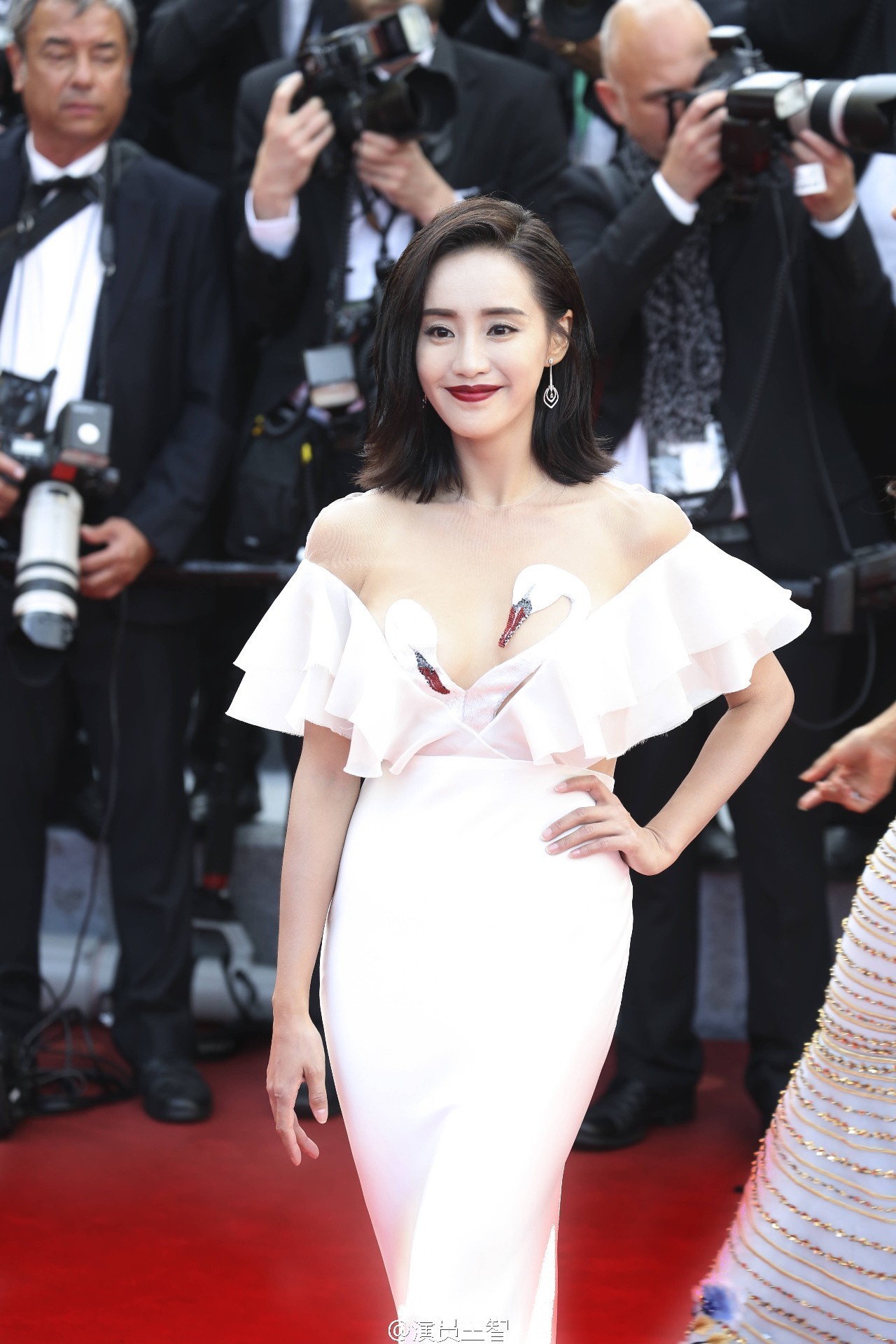 戛纳红毯|照这个趋势,村口剃头王大爷都可以出征戛纳了!