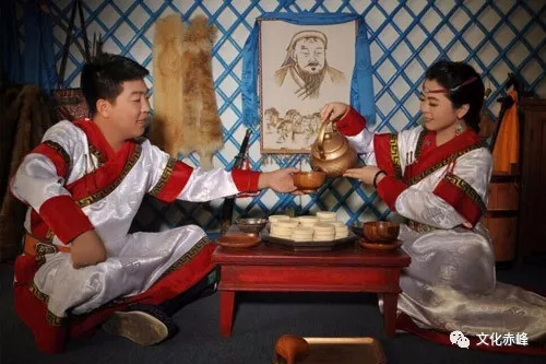 查干萨日蒙古族歌曲,蒙古族的查干萨日春节