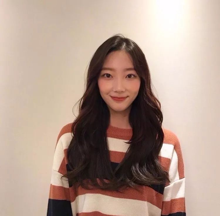 适合脸大无刘海发型,空气刘海适合脸大的人吗