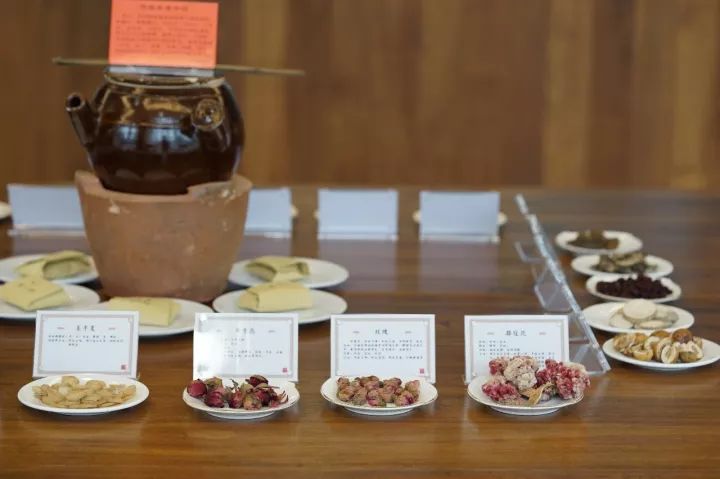 春天养肝喝什么汤好,春天吃乌鸡白凤丸养肝