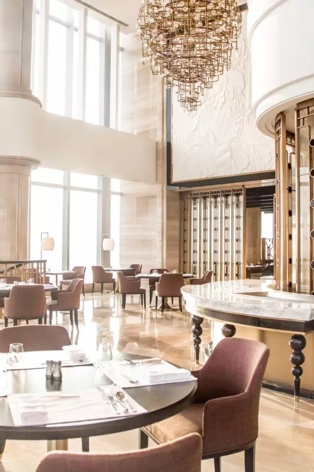 睡进220米高空上的云端酒店，玩转网红LINEFRIENDS乐园，新晋亲子游地标来袭！