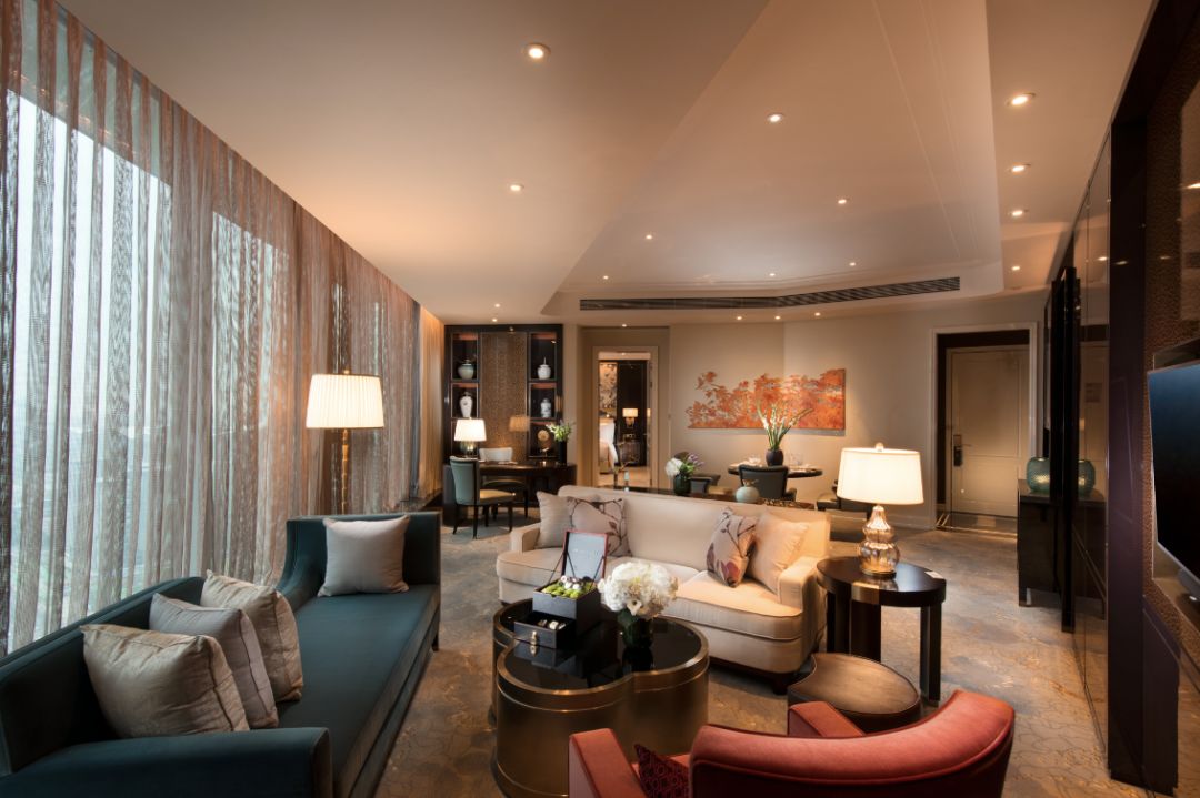 睡进220米高空上的云端酒店，玩转网红LINEFRIENDS乐园，新晋亲子游地标来袭！