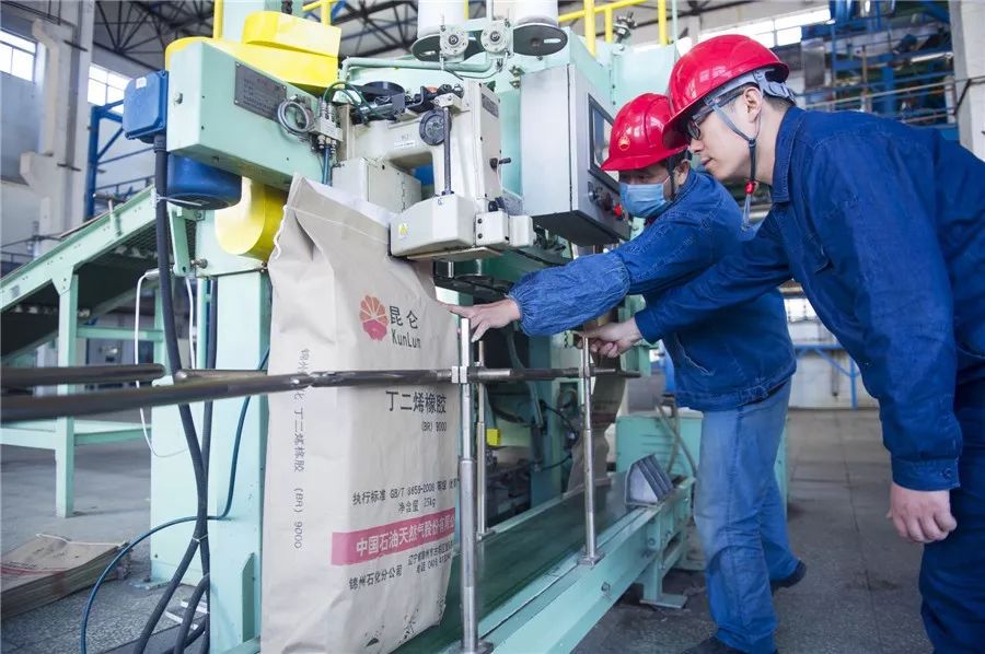 谋转型｜这家当年周恩来关怀过的炼化企业重启“休假”三年的功勋装置