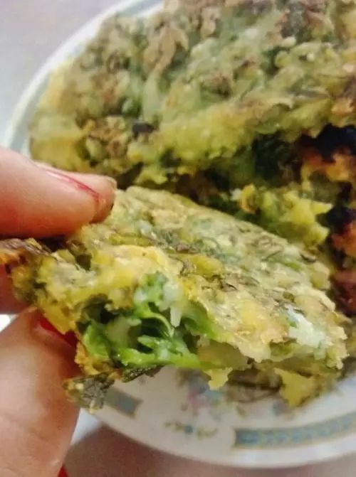 炸新鲜豌豆饼做法视频,糯米粉豆苗饼的做法