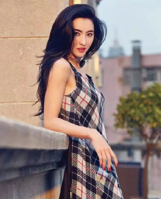 王菲谢霆锋甜蜜相处,王菲谢霆锋十指紧扣大秀恩爱