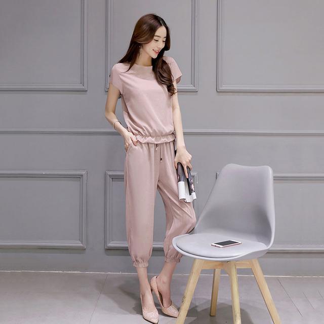 省去搭配的烦恼,省心搭配时尚套装绝对是首选