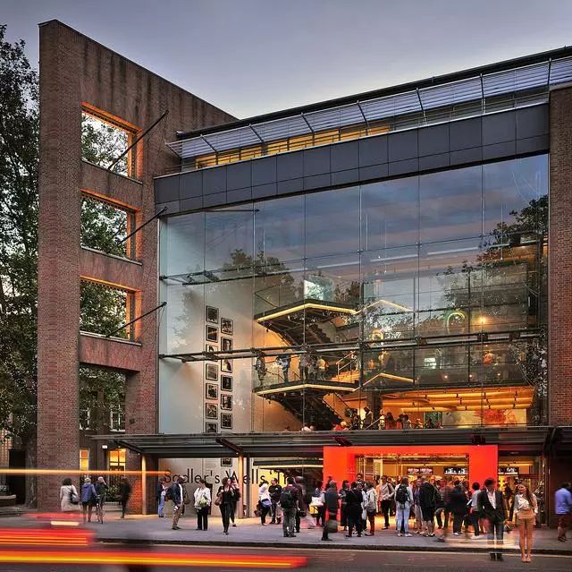 YT现场｜与三吨黏土共舞？艺术家如何让剧院变身作品的舞台