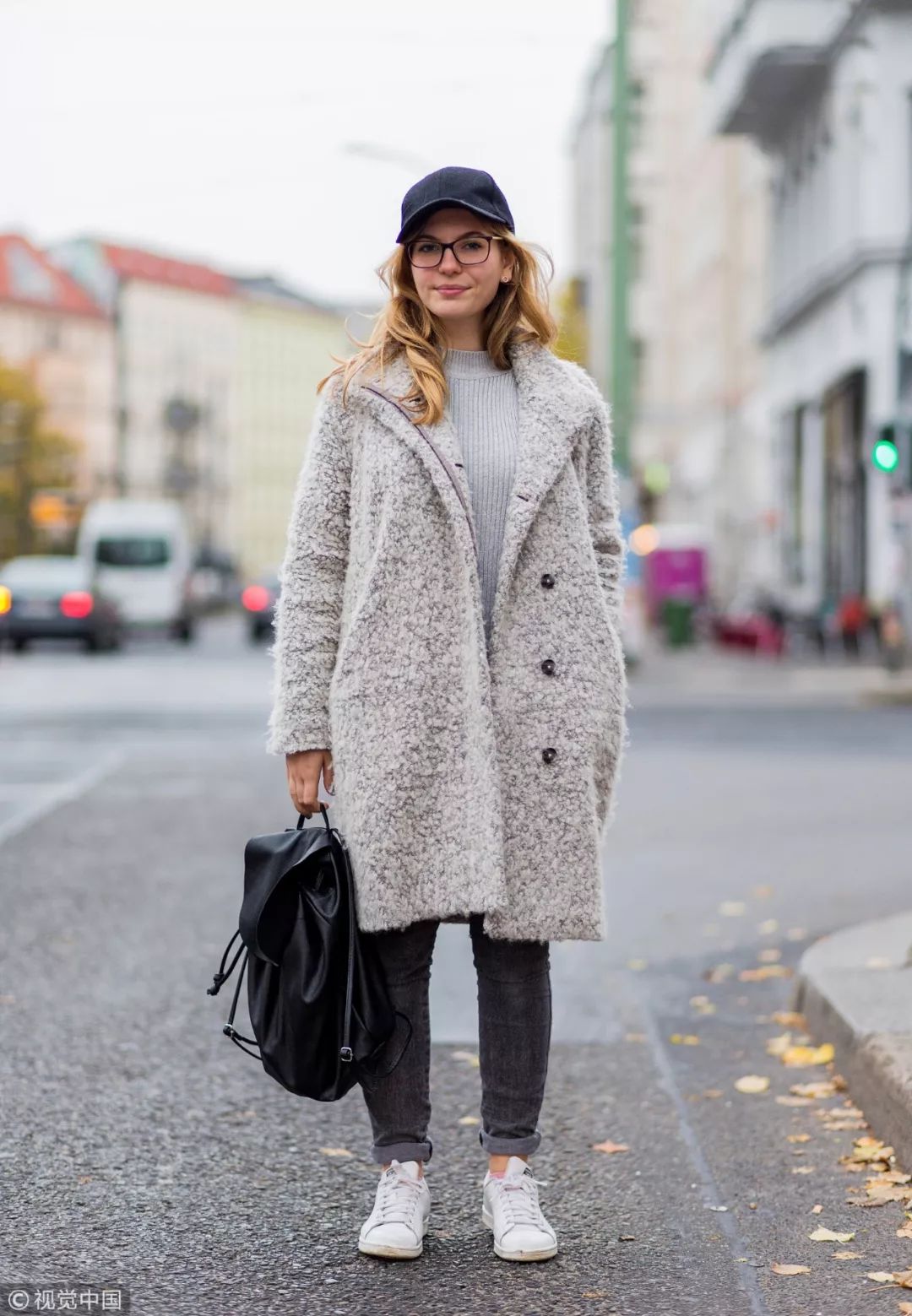 迪丽热巴宋茜西装look,热巴穿搭日常黑色棒球帽