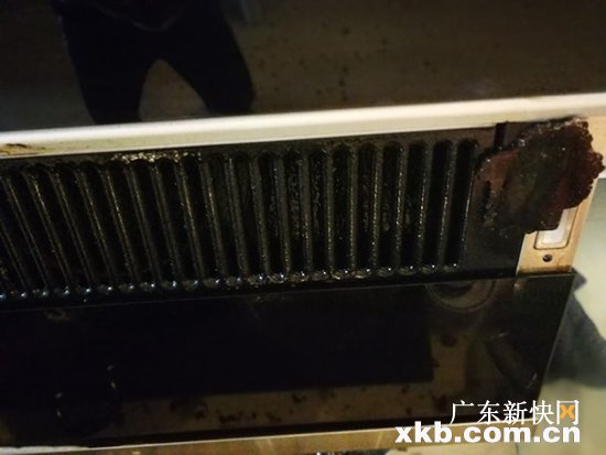 油烟机钢化玻璃炸裂伤人,美的抽油烟机玻璃爆裂的原因