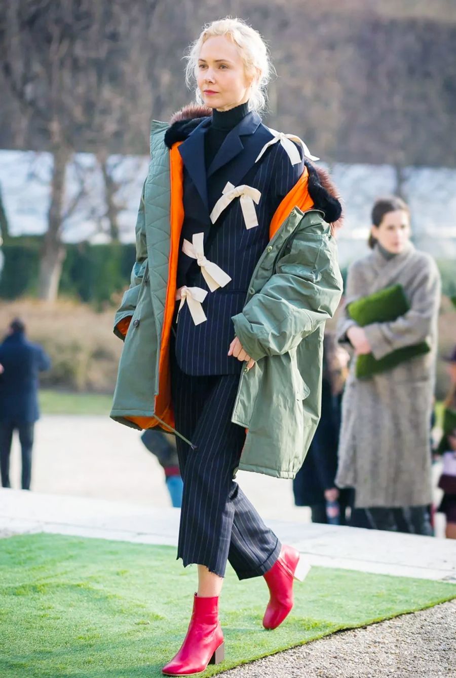 金南珠露背装,金南珠穿西装