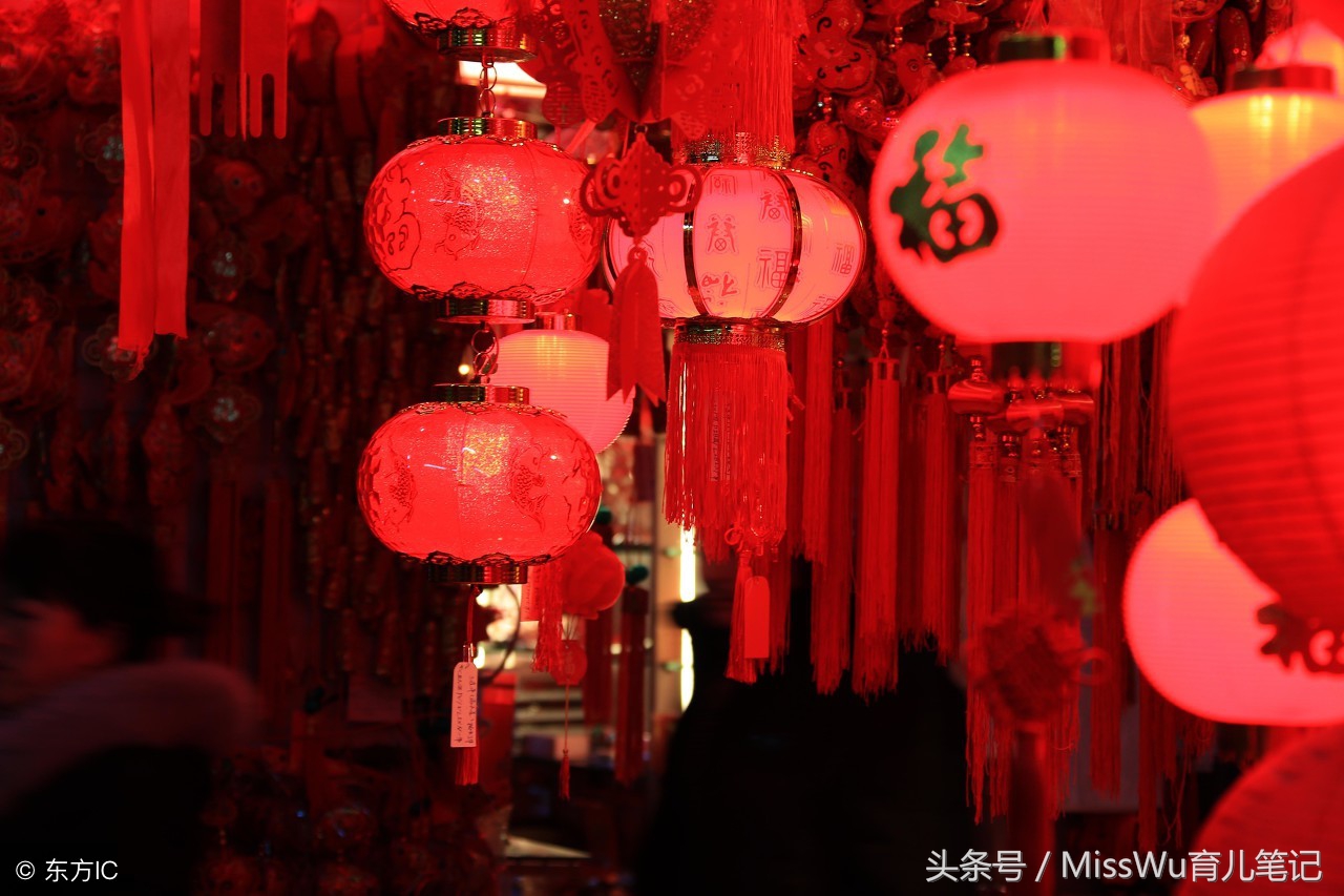 和孩子一起看春晚的感受,你家小孩看电视吗