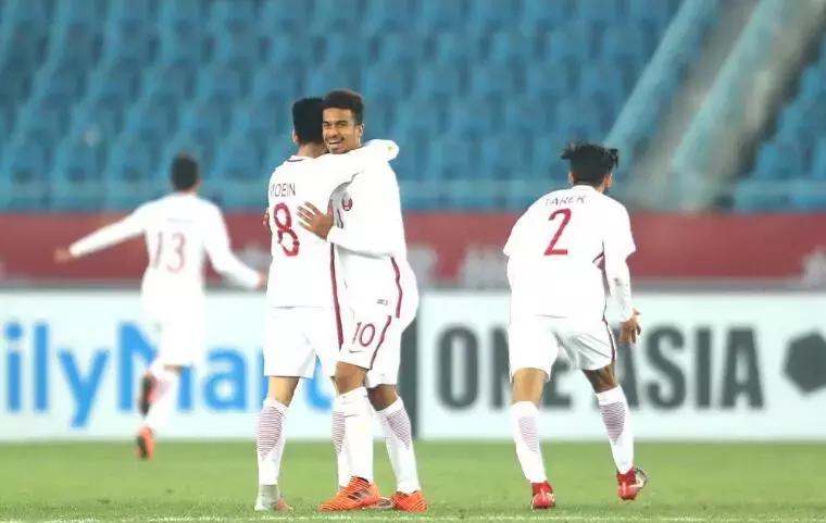 足协春节给球迷拜年,黄鼠狼给中国鸡拜年