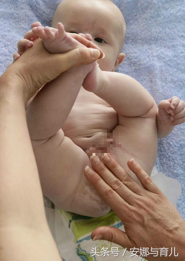 给宝宝洗屁屁换尿布就哭,给宝宝洗屁屁换尿不湿