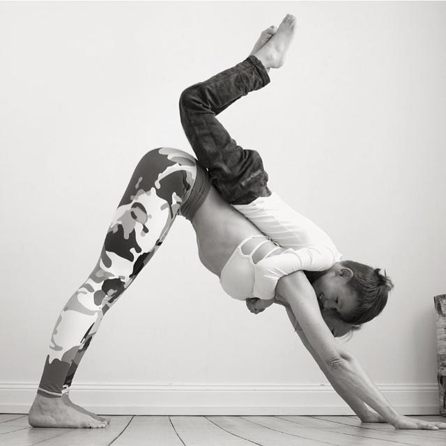 亲子瑜伽可以和孩子一起做的瑜伽 (亲子瑜伽其实没有那么难)