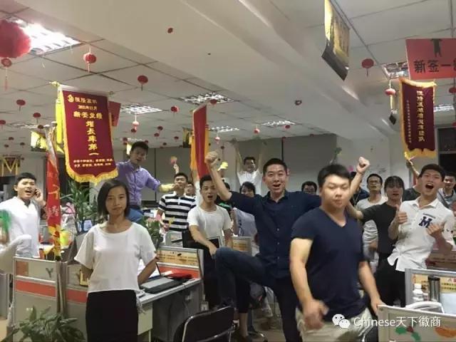 曾经的落魄小伙后来成了百亿富豪,曾经的穷小伙变成亿万富豪