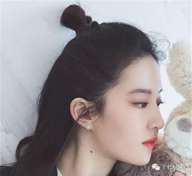 好看易学易懂洋气减龄编发教程,大圆脸新年编发教程洋气高级