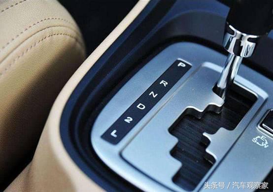 自动挡一键启停红绿灯怎么操作,自动挡正确启停车熄火步骤