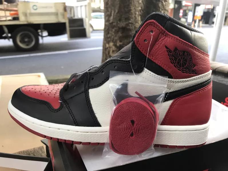 aj1mid红黑脚趾,aj1皮卡丘黑黄脚趾