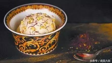 姑娘去迪拜捡垃圾结果,女子非要去迪拜捡垃圾