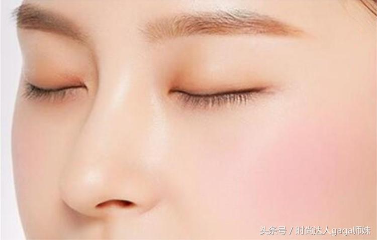 水润粉底妆容,水润清透底妆