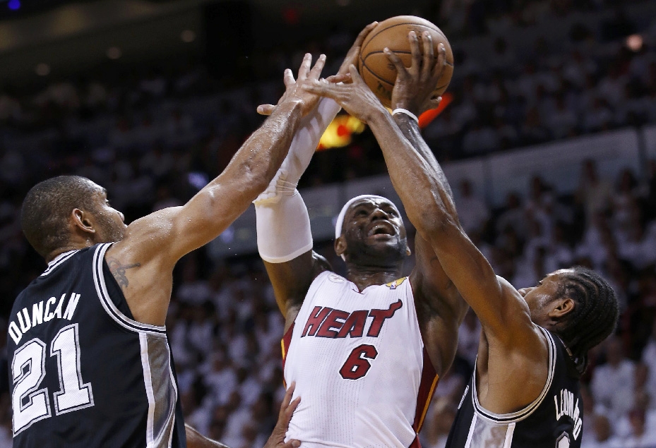 2011年詹姆斯总决赛失利,詹姆斯面对媒体谈论总决赛失利