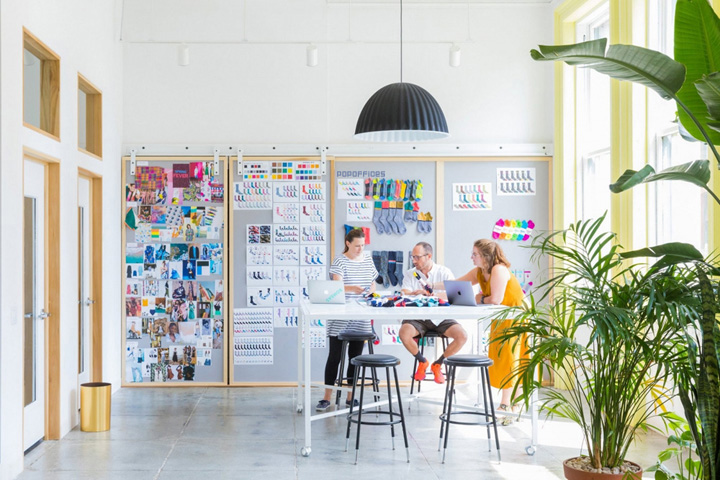 春暖花开时尚新宠潮流彩袜Bombas纽约办公设计欣赏