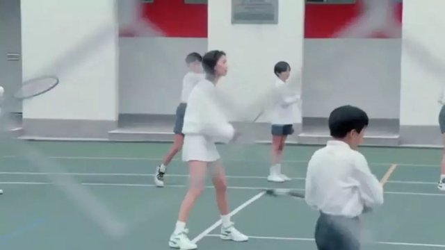 为了演戏放弃模特，但自带的“漫画腿”却让她被整个时尚圈记住了