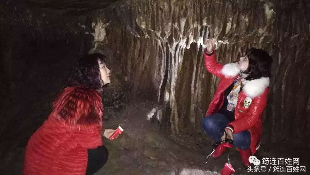 贵州女子探洞,贵州姑娘探山洞