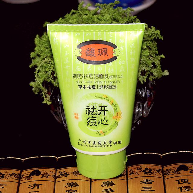 最好用的洗面奶温和不刺激,洗完不紧绷的油性肌肤洗面奶