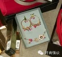 蒋欣捐款200万,蒋欣演樊胜美收红包收到手软