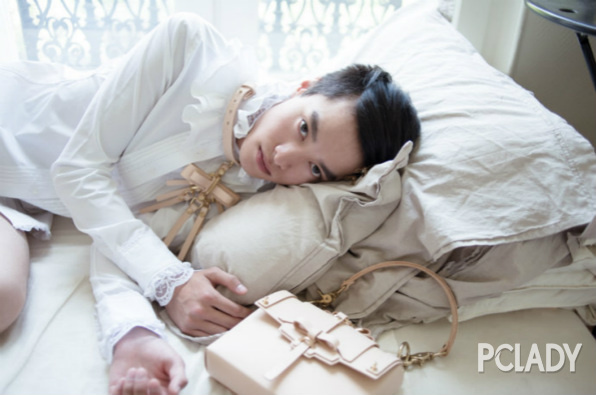 雌雄难辨的绝美仙牌-NielsPeeraer包包