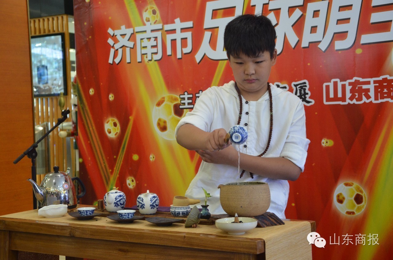 百余萌宝嗨翻天！足球萌宝们演出太卖力了，赶紧看看！