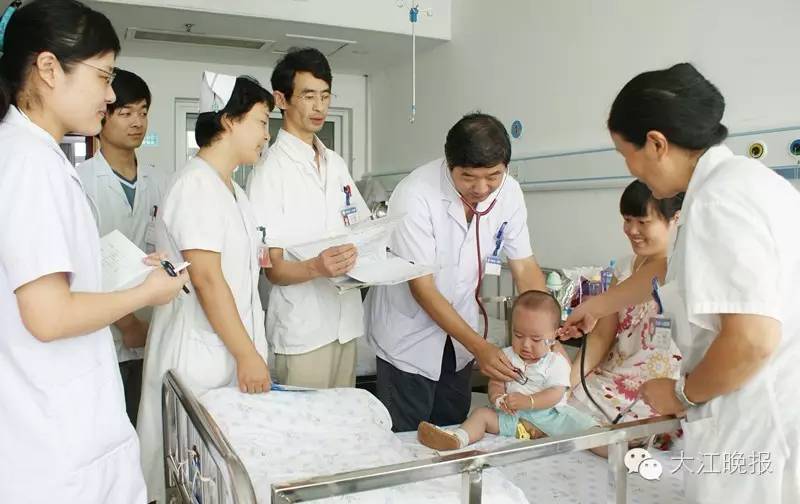 医生听到婴儿哭声,医生听到患者的声音