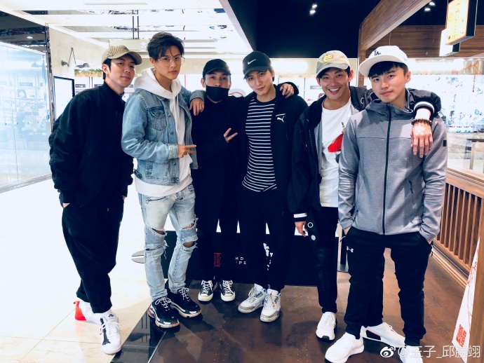 黑糖玛奇朵棒棒堂打篮球片段,棒棒堂组合和黑糖玛奇朵谈恋爱