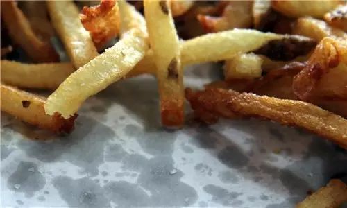 为什么油能让纸透明,为什么油滴到纸上纸会变透明