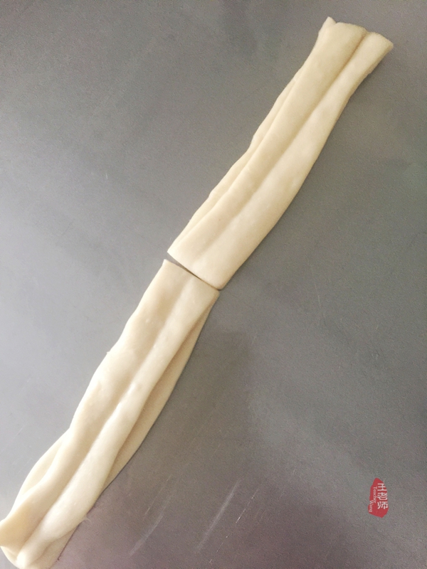 怎么炸牛奶油条又软又好吃,奶香小油条怎么炸出来又软又蓬松