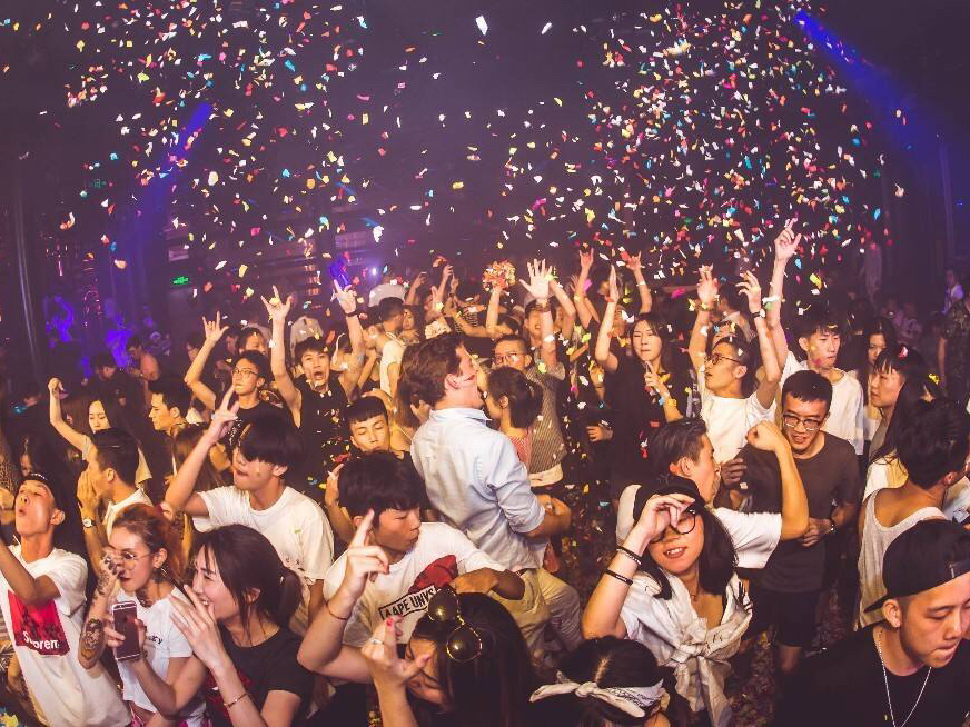 女朋友喜欢去夜店玩怎么办,女友喜欢去夜店怎么办