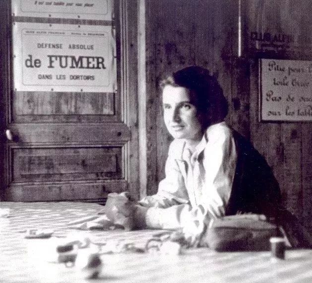 康桥女生游泳,康桥小镇女孩