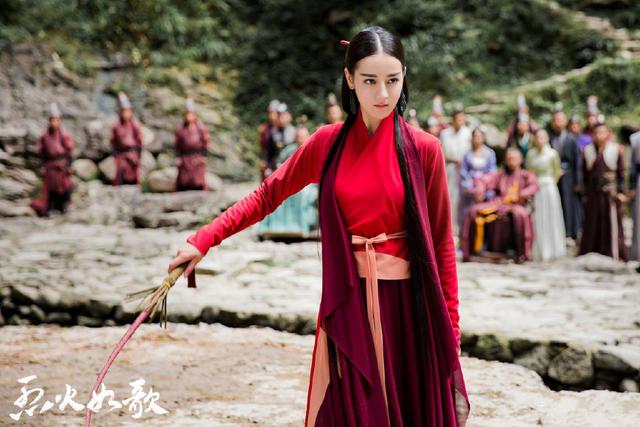 刘诗诗迪丽热巴高清美图,迪丽热巴刘诗诗红衣造型