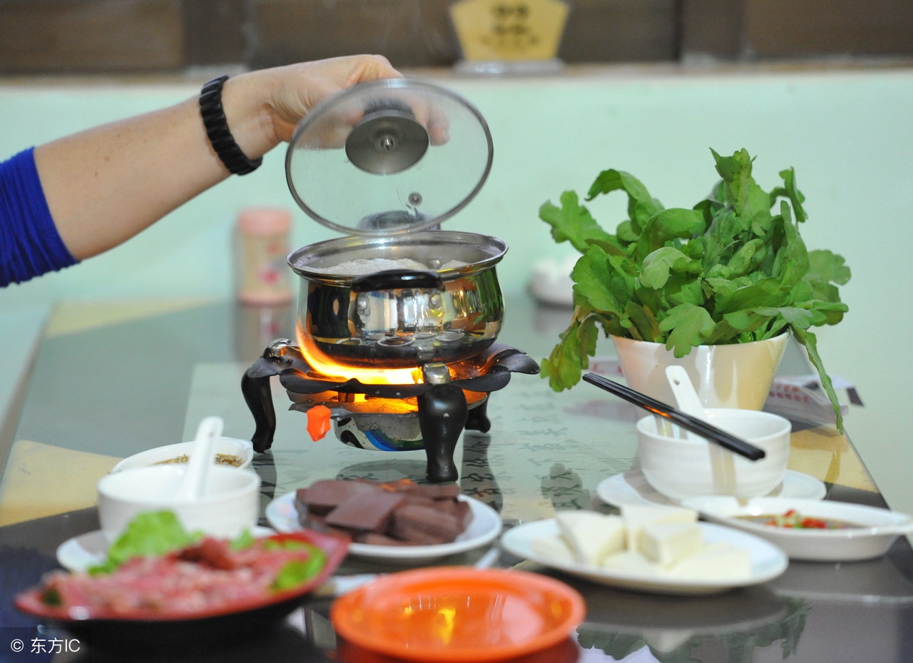 小火锅加盟开店流程及费用,小火锅怎么开店新颖