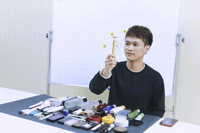 我们让4个直男猜化妆品，女生们哭晕在厕所！哈哈哈哈...