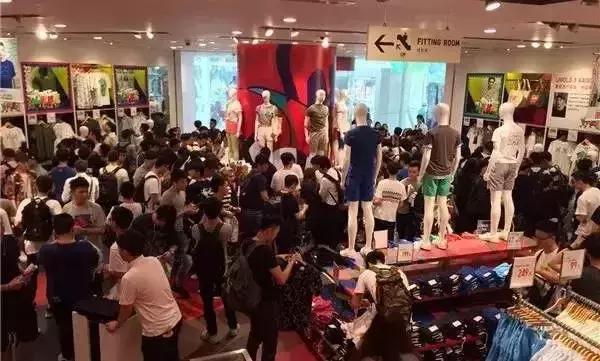 在电商的冲击下实体店该如何生存,实体店真的被电商击垮了吗