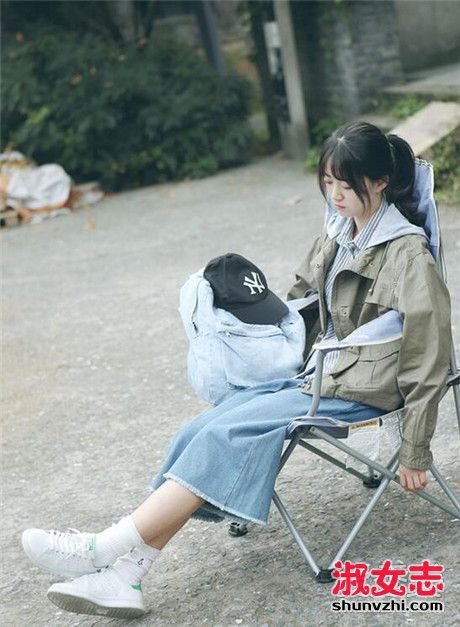 春天军绿色风衣如何穿出高级感,春风衣军绿色配什么裤子好看